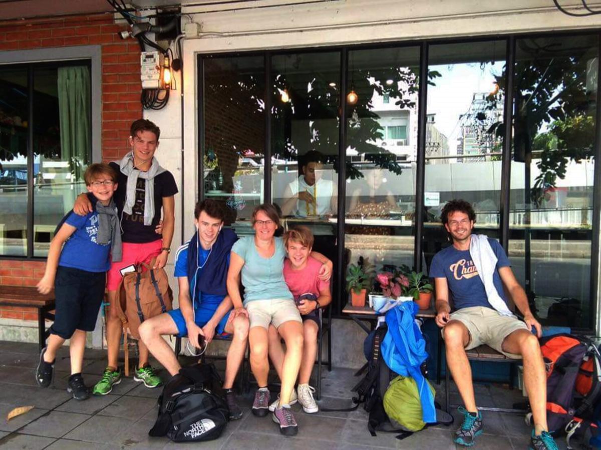 Meet Up Hostel Bangkok Esterno foto