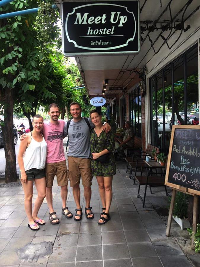 Meet Up Hostel Bangkok Esterno foto