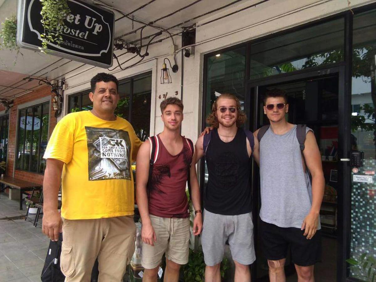 Meet Up Hostel Bangkok Esterno foto