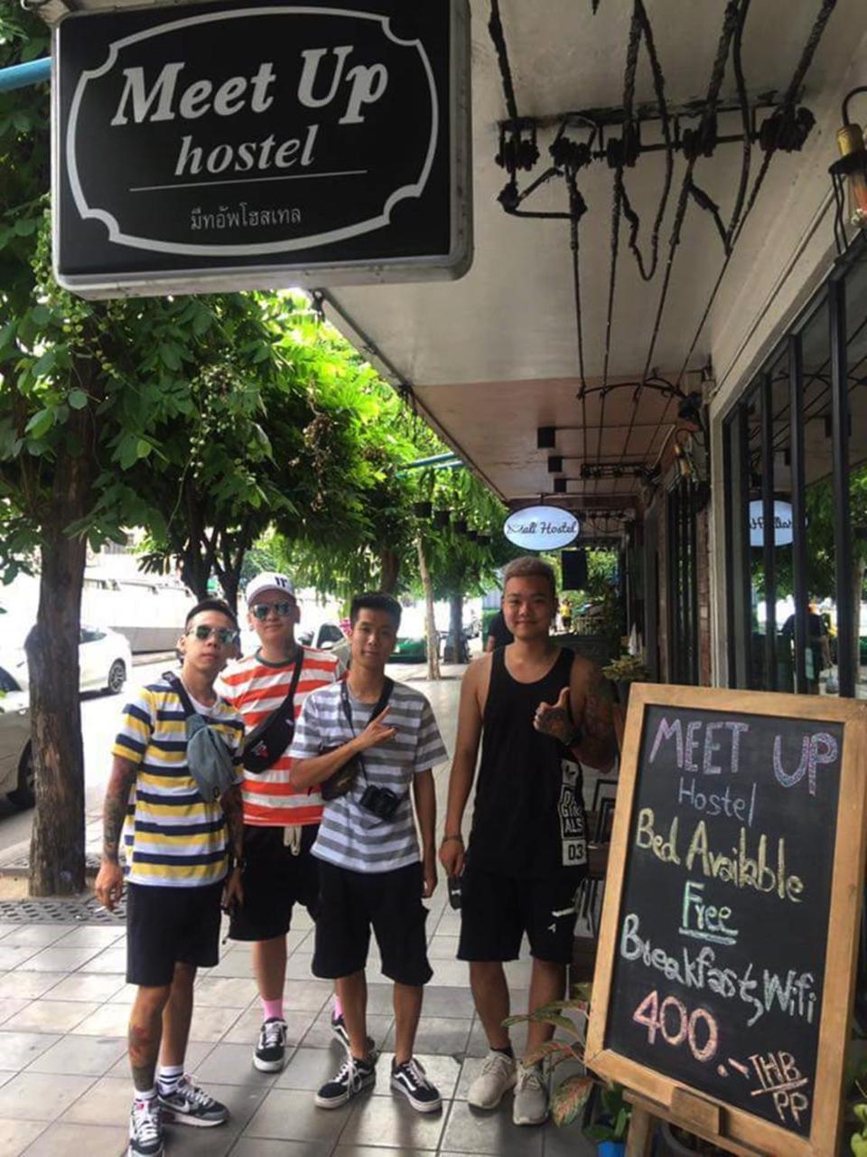 Meet Up Hostel Bangkok Esterno foto