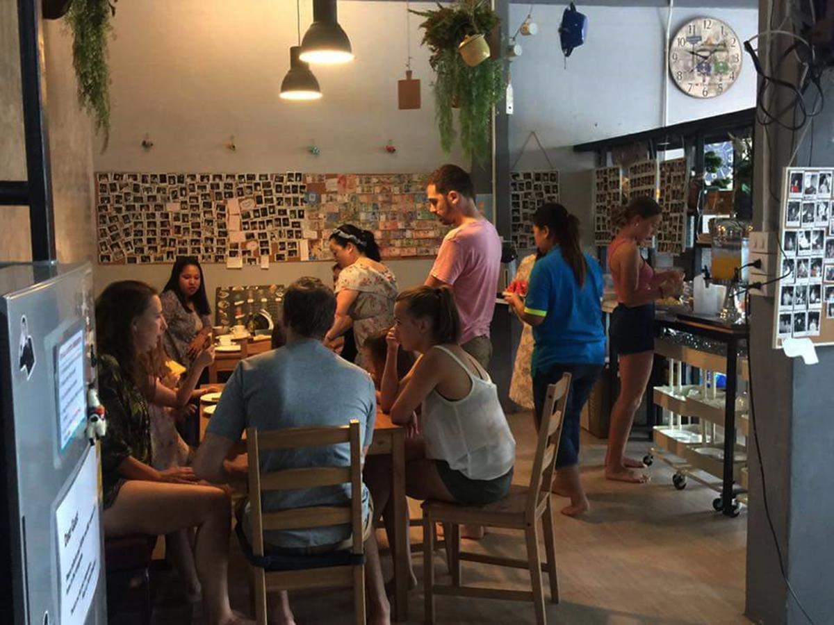 Meet Up Hostel Bangkok Esterno foto